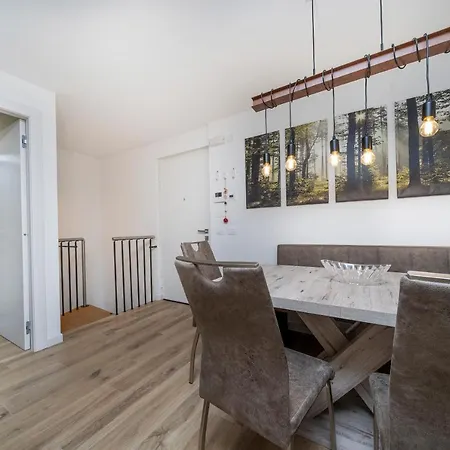 Alpi Giulie Chey شقة