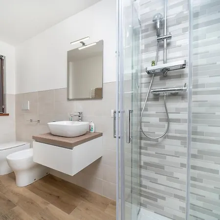 Alpi Giulie Chey شقة *